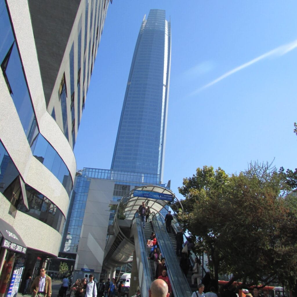 Costanera Center, Providencia, Chile, Lugar popular donde alojarse