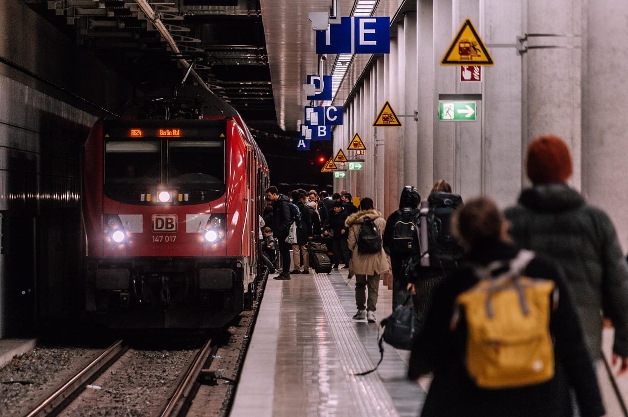 En este momento estás viendo Top 10 rutas en tren para un viaje inolvidable en 2025