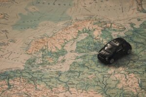 Lee más sobre el artículo Cómo alquilar un coche barato: 15 consejos para ahorrar en 2025