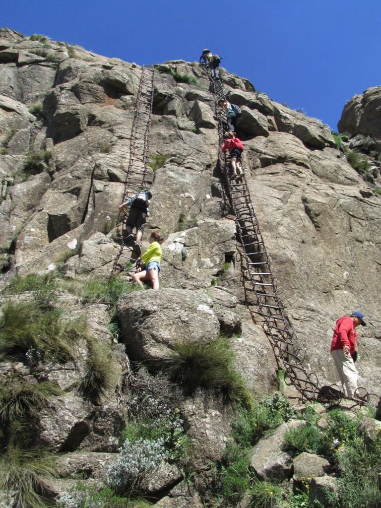 Subida a la cima de las Tugela Falls, Sudafrica 
