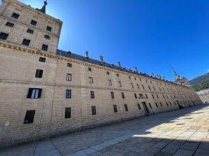 Lee más sobre el artículo ¿Cómo ir al Monasterio de El Escorial desde Madrid?