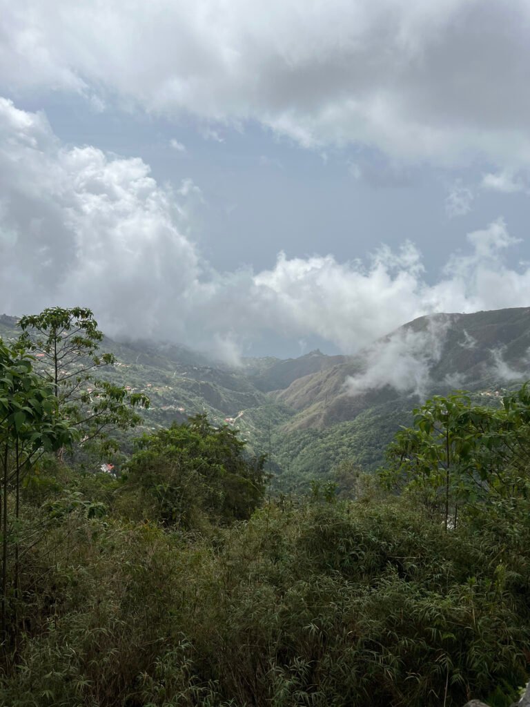 teleférico Warairarepano mostrando Caracas