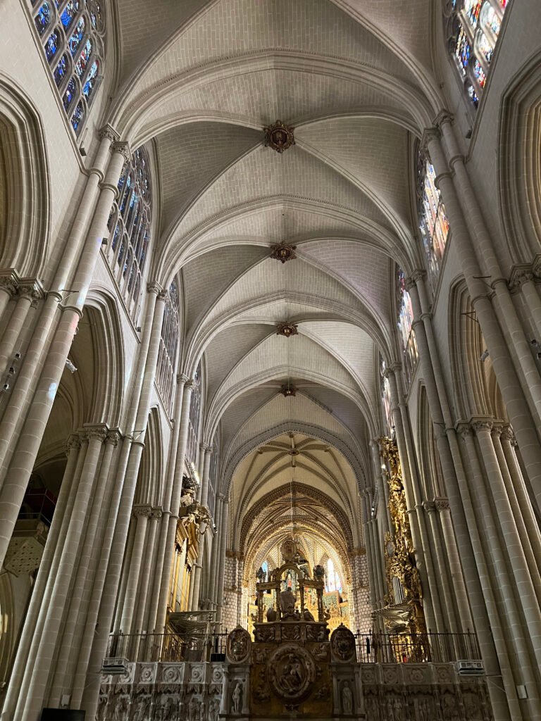 Interior de la Catedral de Toledo, España 