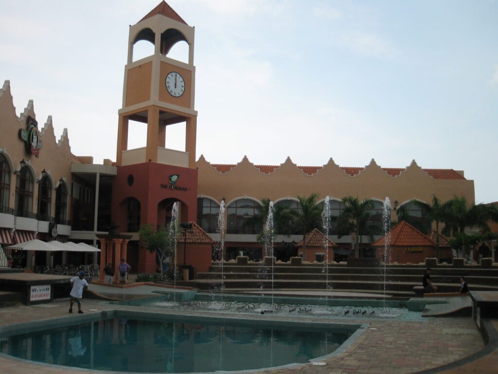 Centro comercial Paseo Herencia ubicado en Palm Beach, Aruba.