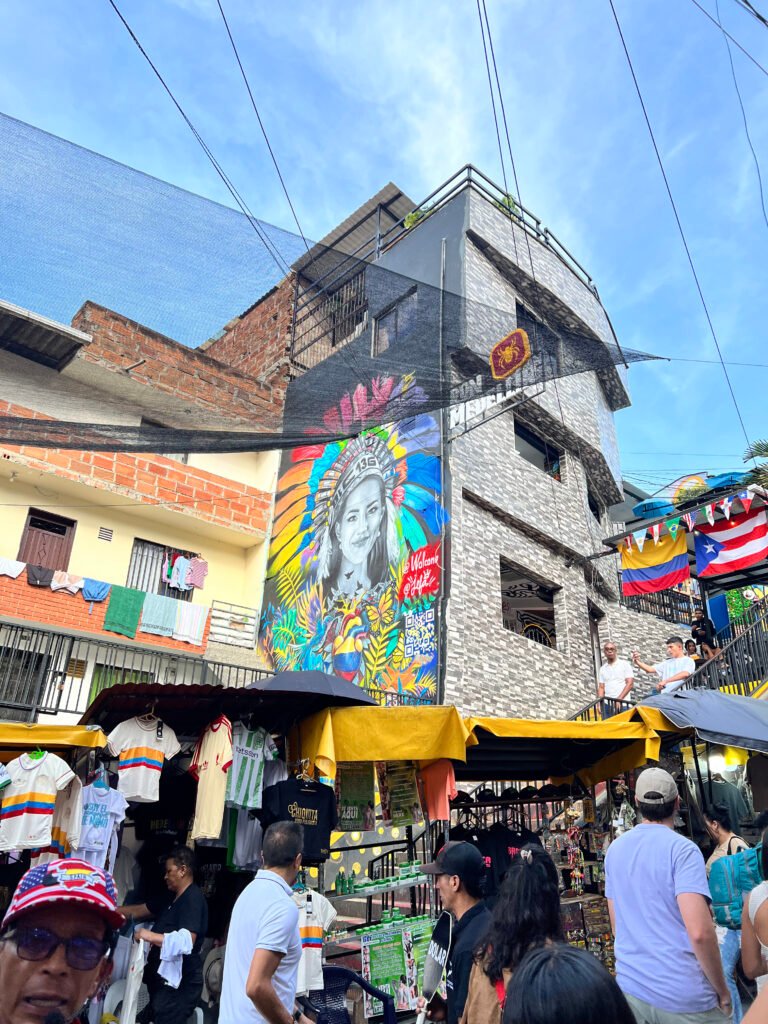 Entrada a la comuna 13, Medellin, Colombia