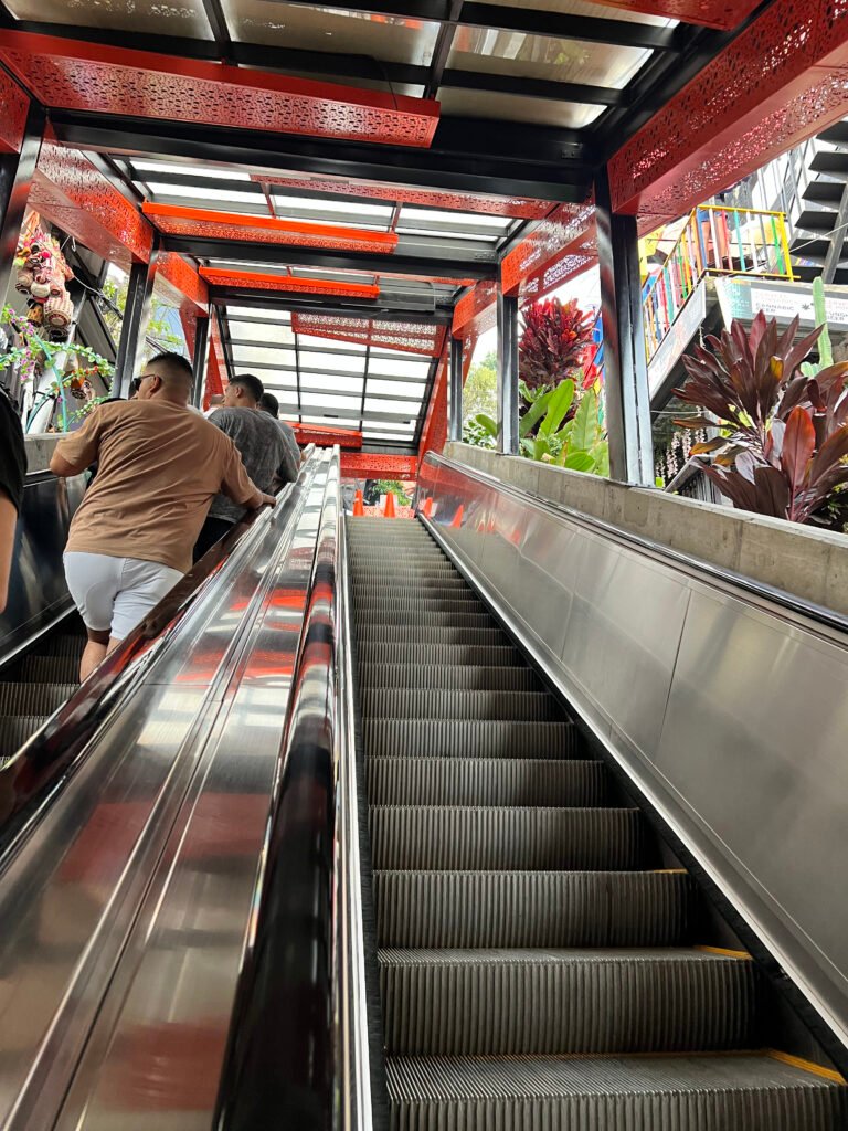 Escalera mecanicas, entrada a Comuna 13, Medellin, Colombia