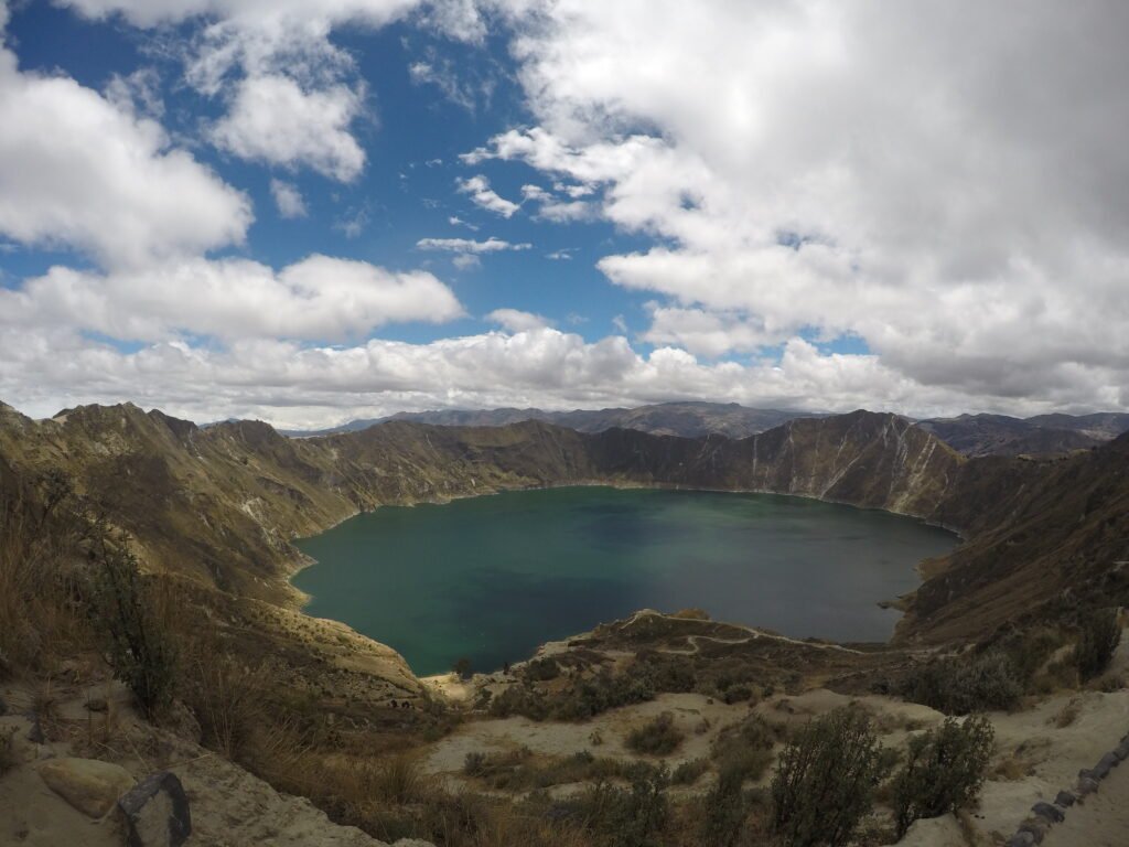 Vista Completa del Volcan de Quilotoa, Ecuador