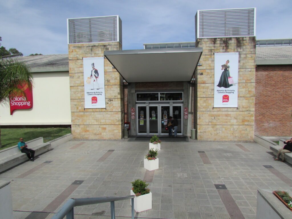 centro comercial es el Colonia Shopping, Colonia del Sacramento