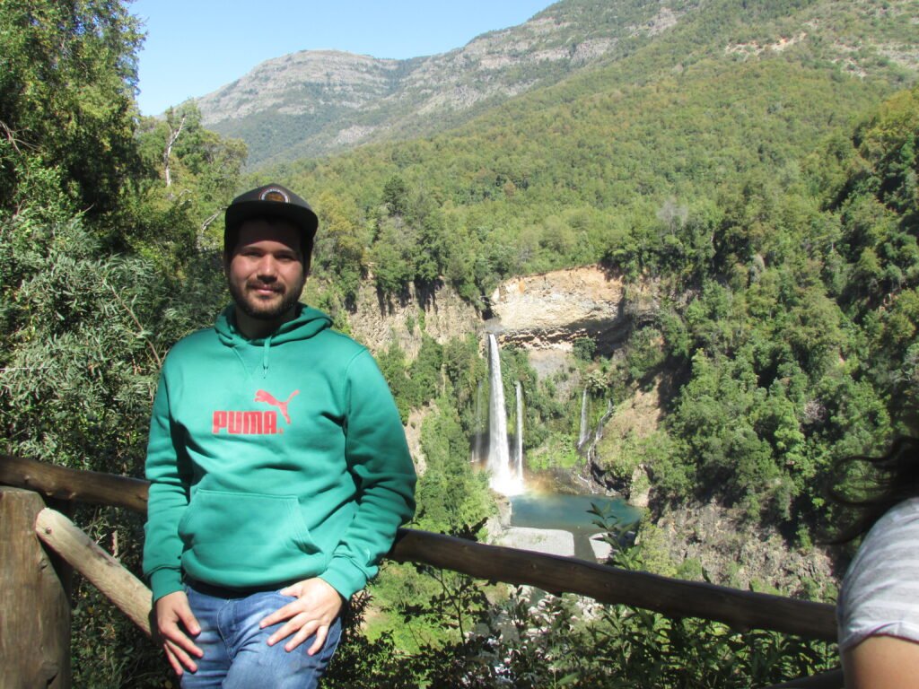 cascada Velo de la Novia en el Parque Nacional Radal Siete Tazas, Chile.