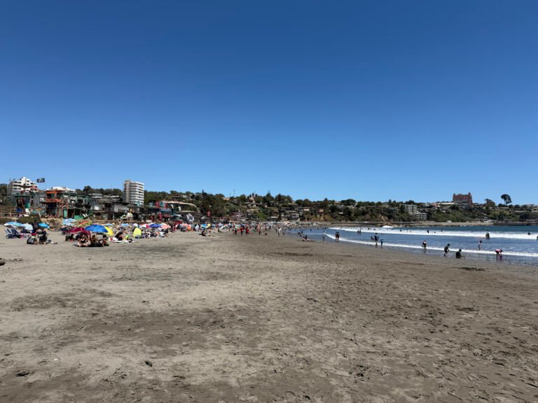 Lee más sobre el artículo Playas de Concón: Amarilla vs La Boca ¿Cuál elegir?