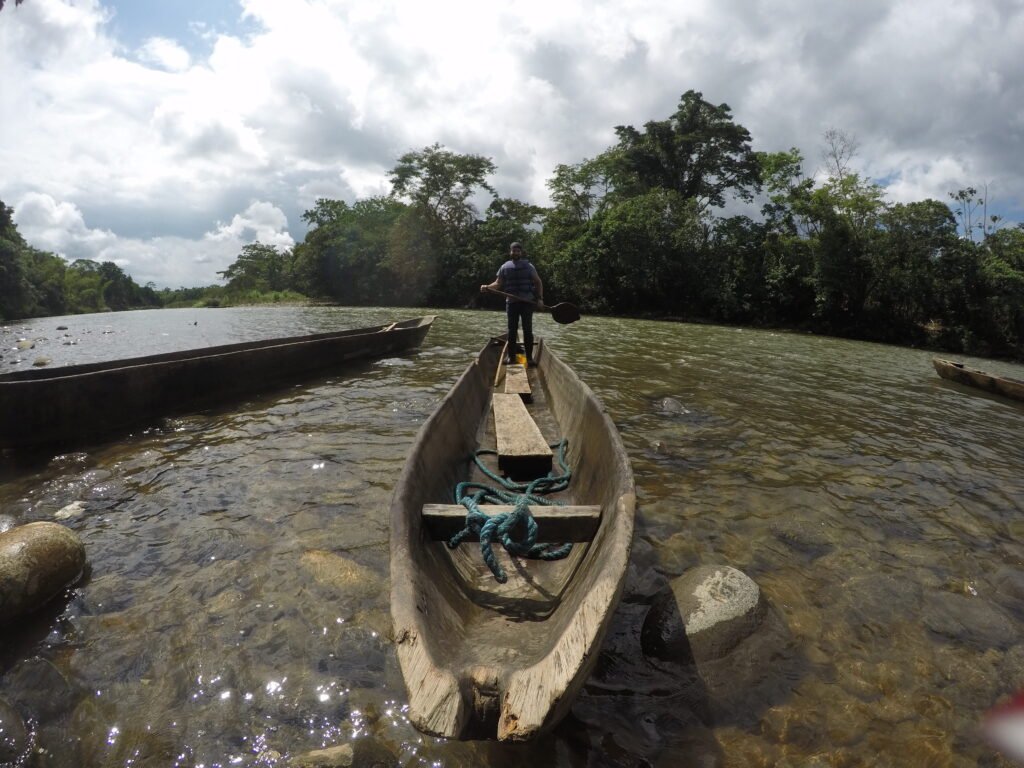 Canoa con direccion a Puyo, Ecuador