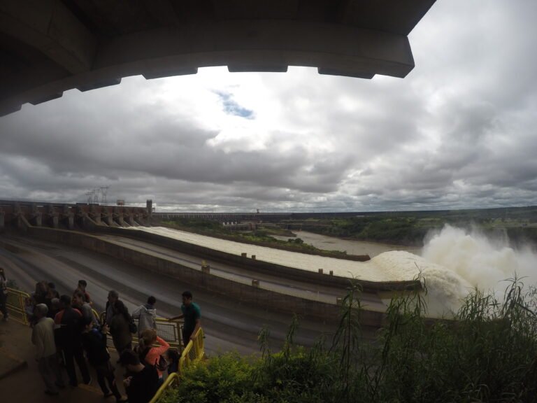 Lee más sobre el artículo Presa de Itaipu: cómo visitarla, precios y tours