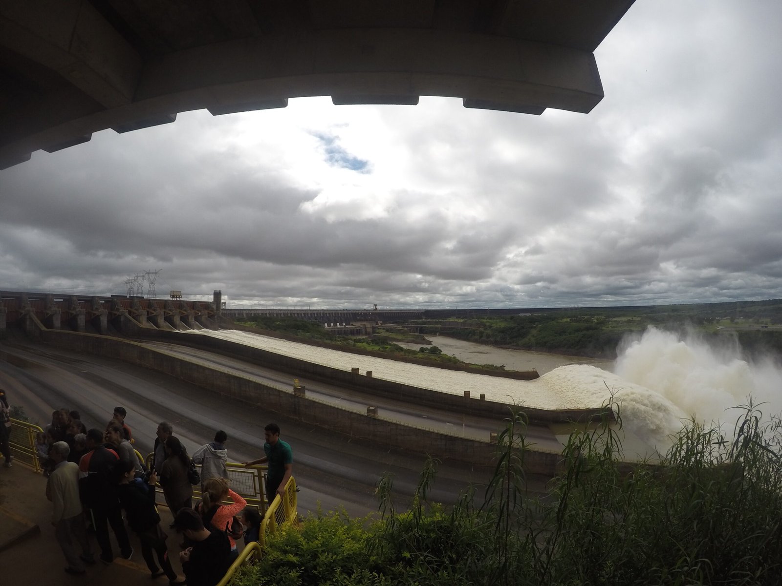 En este momento estás viendo Presa de Itaipu: cómo visitarla, precios y tours
