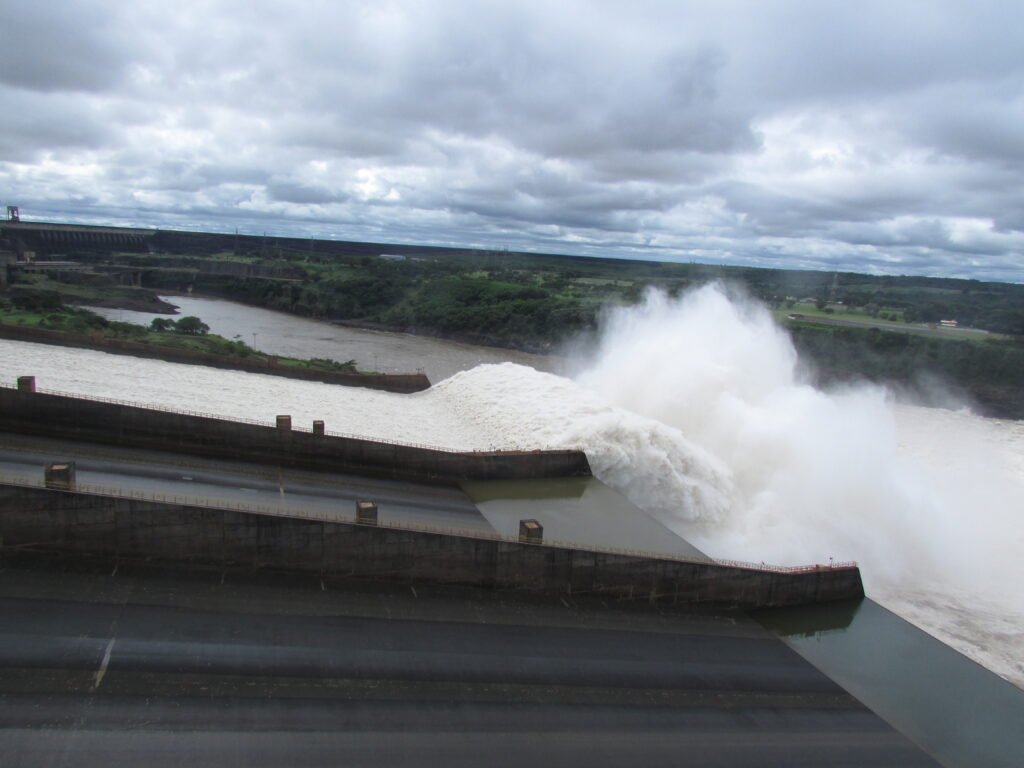 Represa de ITAIPU, Paraguay, Brasil 