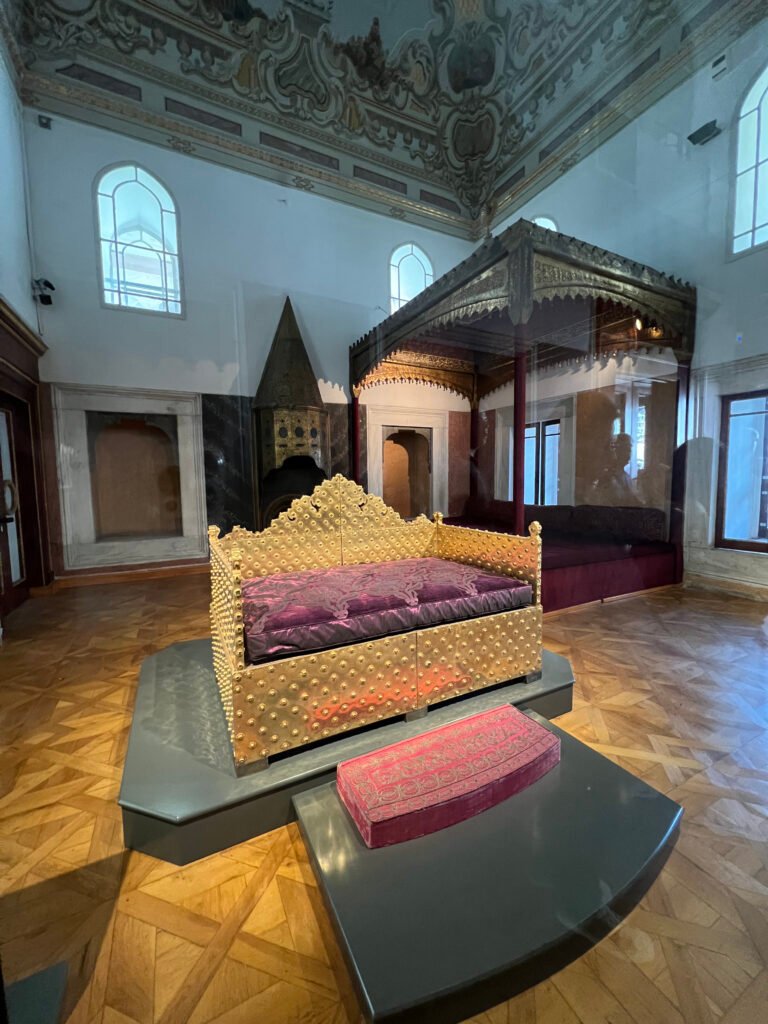  Trono Dorado (o Trono de Bayram) del sultán otomano Murad III