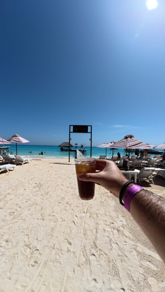 Dia todo incluido en Luxery Beach Club en Isla Grande.